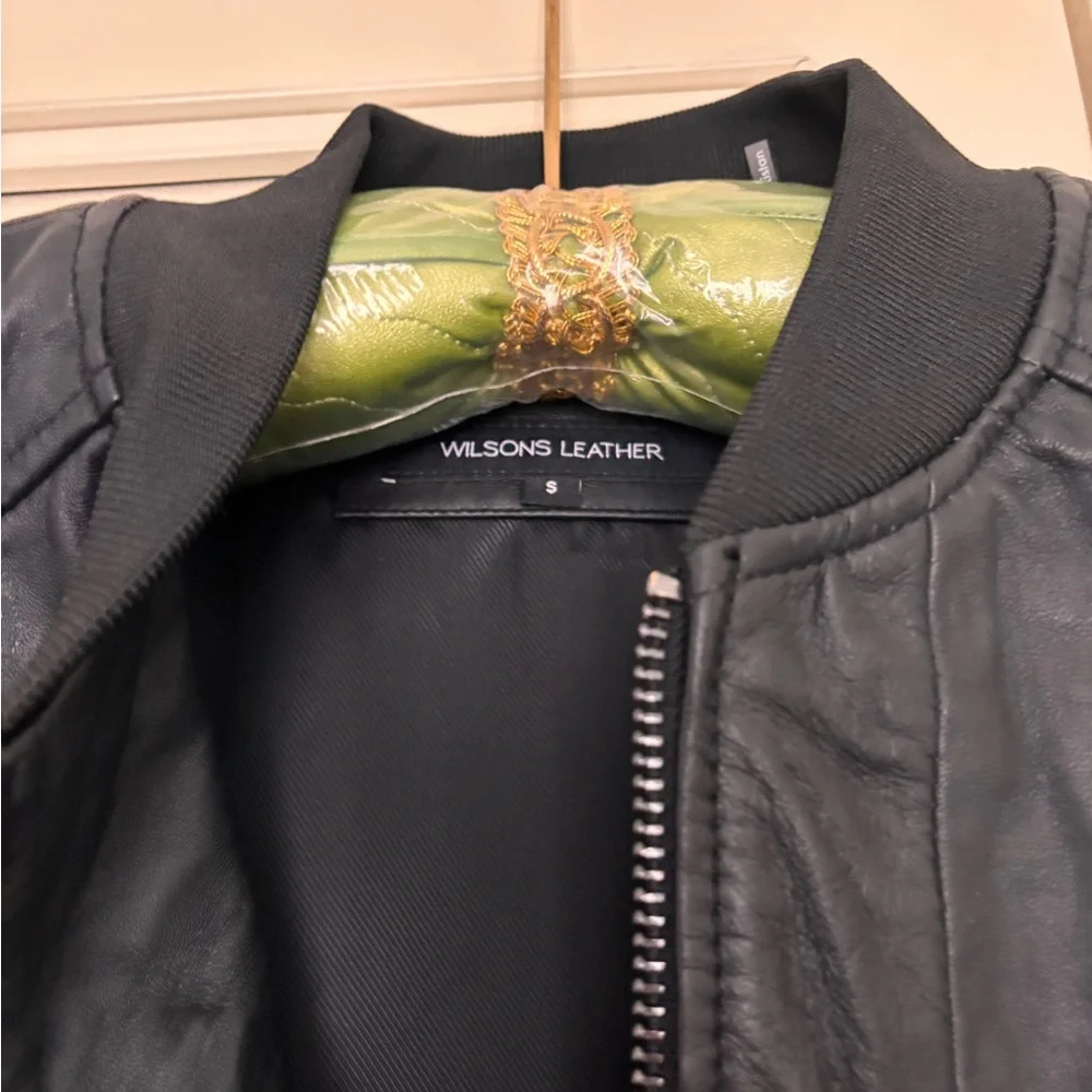 Wilsons Black Leather Paris Bomber Jacket, NWOT size S - Picture 3 of 4